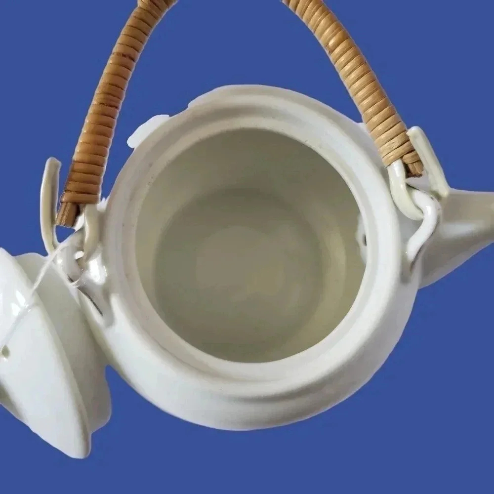 Porcelain set of 5 teapot and cups